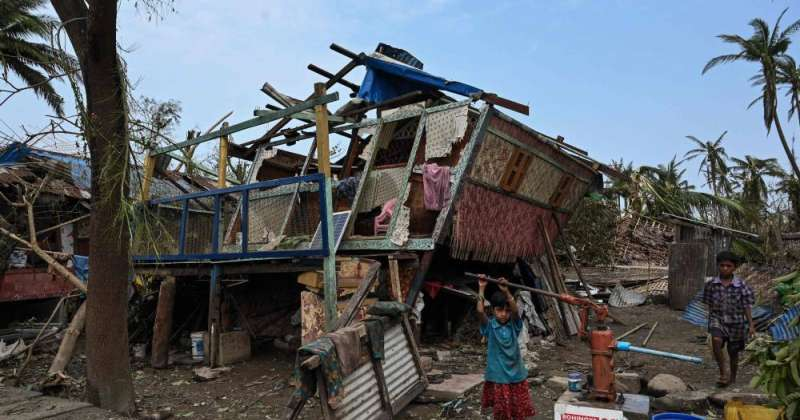 54 قتيلًا وتدمير 185 ألف مبنى بميانمار جراء الإعصار