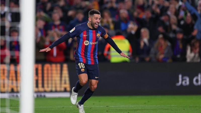 نجم نادي برشلونة جوردي ألبا