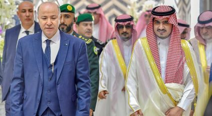 وصول رئيس الوزراء الجزائري إلى جدة للمشاركة في القمة العربية