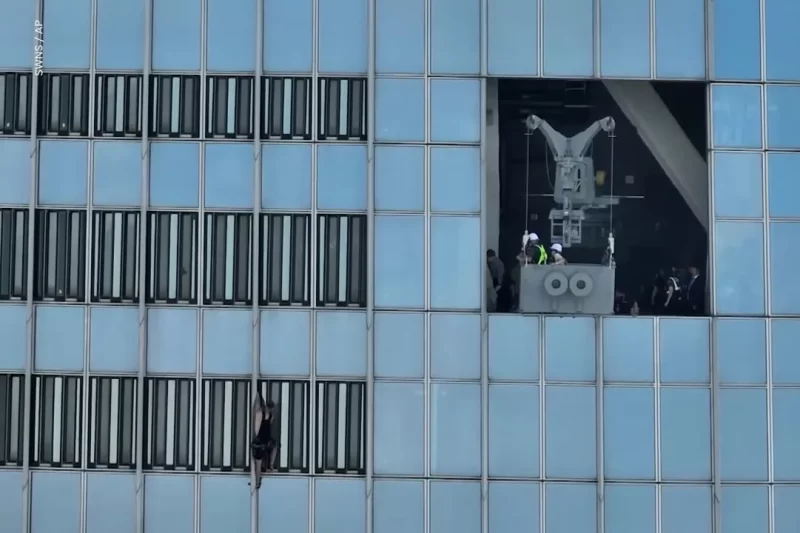 بريطاني حاول تسلق خامس أعلى برج بالعالم دون معدات