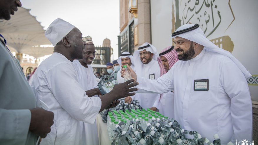 مبادرة لتسهيل حصول زوار المسجد النبوي على ماء زمزم