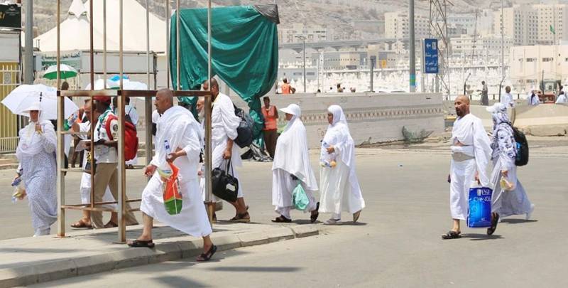 بدء توافد الحجاج إلى مشعر منى لقضاء يوم التروية