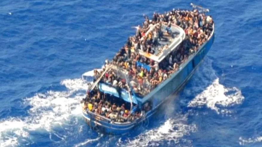 تفاصيل آخر اتصال هاتفي لأحد ضحايا سفينة اليونان