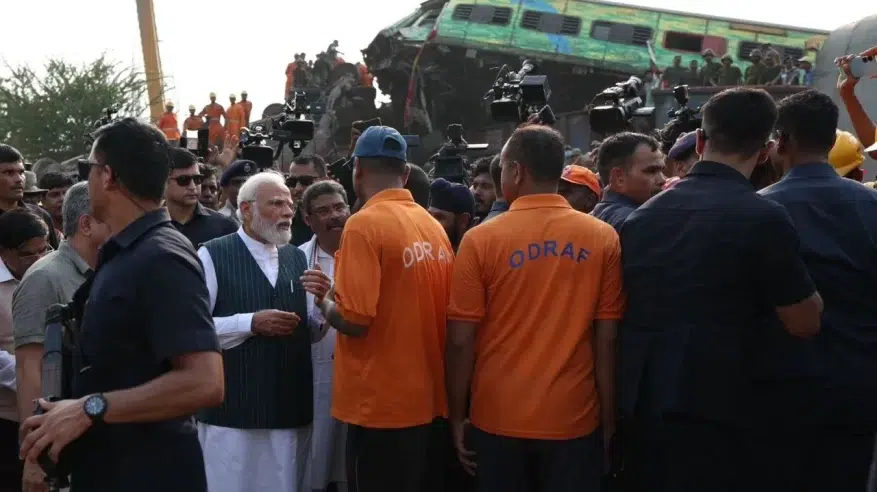 ناريندرا مودي يزور موقع أسوأ حادث قطارات بالهند
