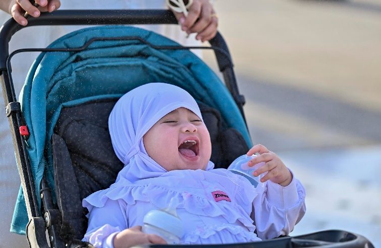 أطفال الحجيج يرسمون البهجة في مشعر عرفات