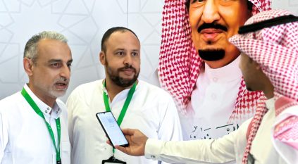 ضيوف برنامج خادم الحرمين يصفون مشاعرهم بعد وصولهم السعودية