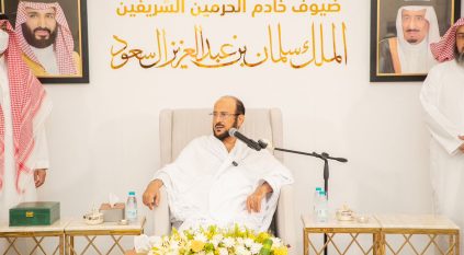 آل الشيخ لضيوف برنامج خادم الحرمين: تمسكوا بالإسلام والصدق والإخلاص