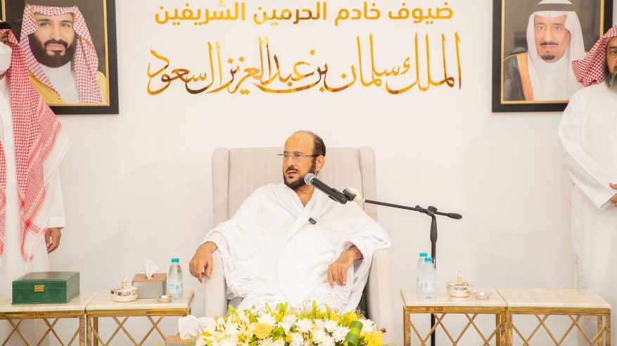 آل الشيخ لضيوف برنامج خادم الحرمين: تمسكوا بالإسلام والصدق والإخلاص