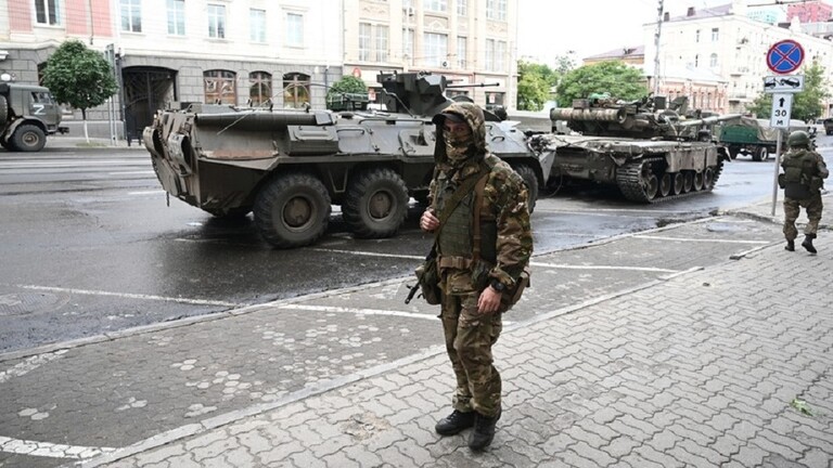 لحظة مغادرة دبابات ومدرعات فاغنر لمدينة روستوف الروسية