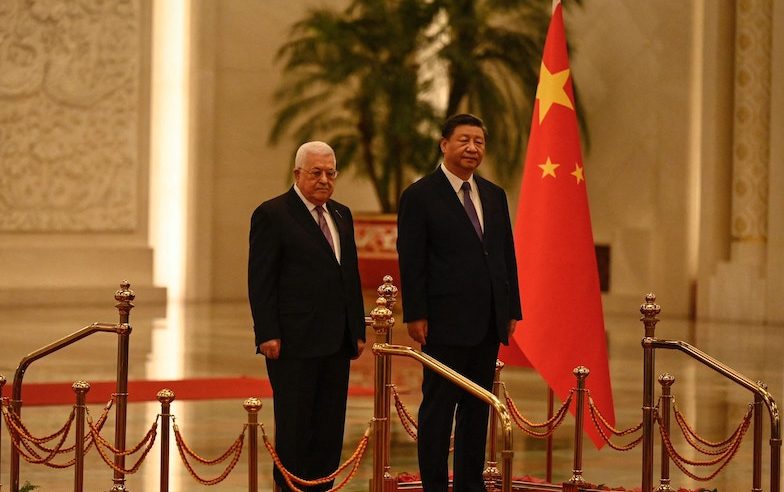 تواجد الرئيس الفلسطيني في الصين إحراج جديد لإدارة بايدن