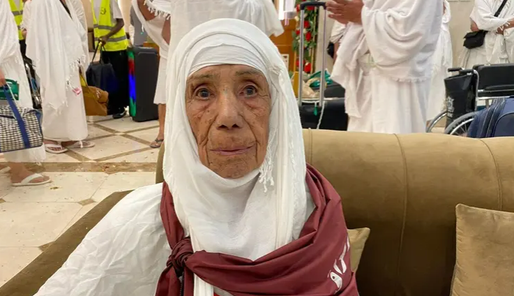 مسنة عراقية بعد وصولها إلى مكة: فرحانة لرؤية بيت الله الحرام