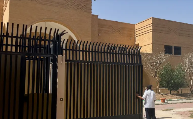 السفارة الإيرانية بالرياض تستعد لفتح أبوابها رسميًا اليوم