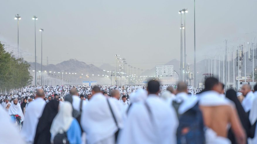 حجاج بيت الله على صعيد عرفات