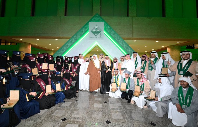 لقطات من حفل تخرج طلاب وطالبات جامعة الملك خالد
