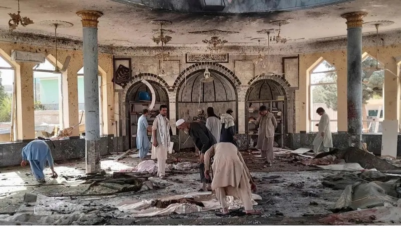 تفجير مسجد خلال جنازة مسؤول أفغاني