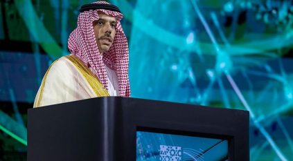 نيابة عن ولي العهد.. وزير الخارجية يفتتح مؤتمر الأعمال العربي الصيني