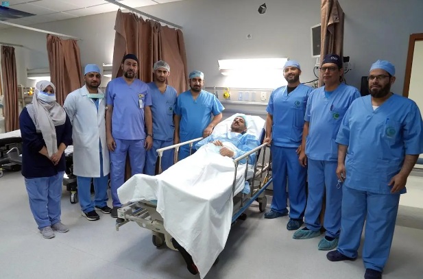 فريق طبي سعودي ينقذ حاجًا إيرانيًا من العمى