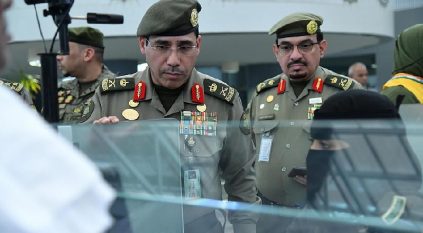 قائد قوات الجوازات للحج يتفقد الصالات بمطار جدة