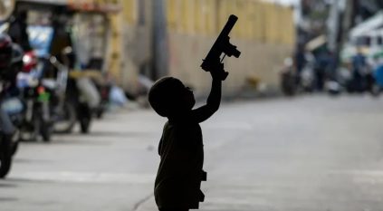 طفل بعمر عامين يقتل والدته الحامل بالخطأ