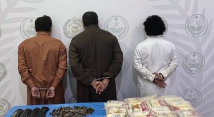 القبض على 3 يمنيين لترويجهم 19 كيلو حشيش في عسير