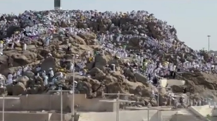 مشهد مهيب لضيوف الرحمن في صعيد عرفات