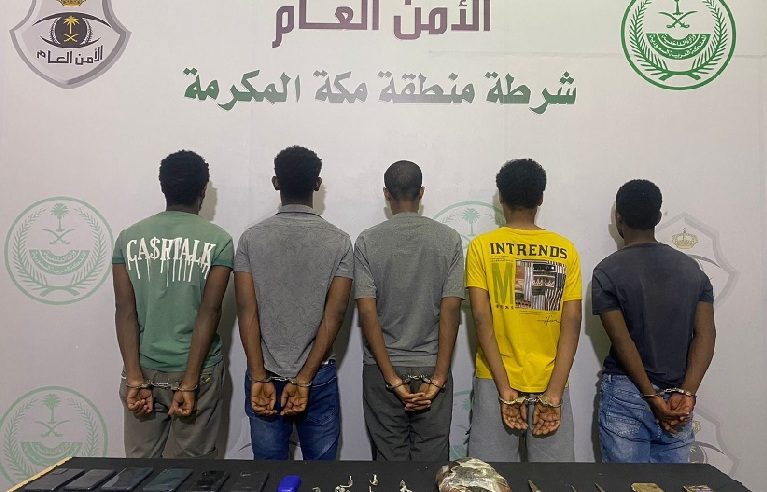 الإطاحة بمروجي ومهربي الحشيش والقات في جدة وجازان