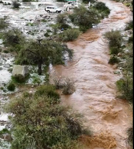 لقطات لجريان سيول مركز عفراء في بلقرن