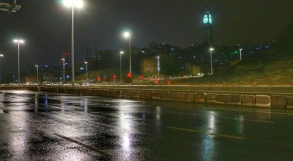 إغلاق طريق “الليث- غميقة” احترازياً بالاتجاهين بسبب السيول