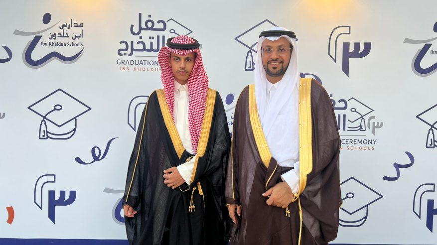 عبدالملك بن عايض القرني يحتفل بتخرجه من الثانوية