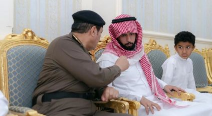 البسامي ينقل تعازي وزير الداخلية لذوي الشهيد عبدالعزيز الفريح