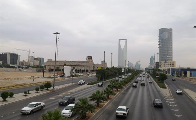 هل الظهور الإعلامي للحديث عن الطقس مخالفة؟