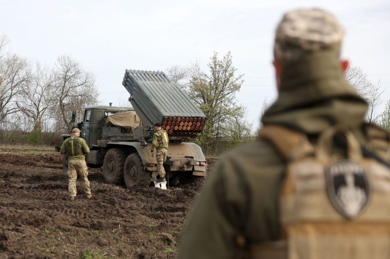 بلومبيرغ المساعدات الأمريكية الجديدة لن تصل أوكرانيا قريبًا