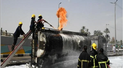 سائق مصري يقود شاحنة بترول مشتعلة لمنع كارثة