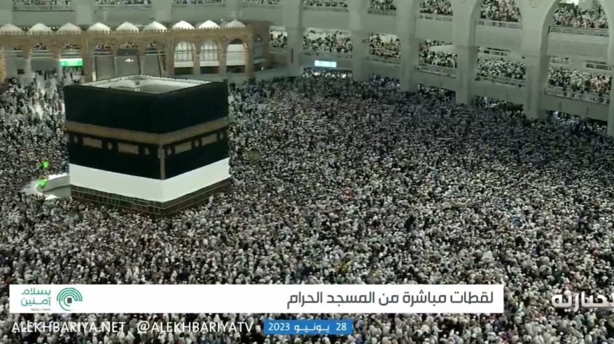 مشهد مهيب لامتلاء صحن المطاف بحجاج بيت الله الحرام