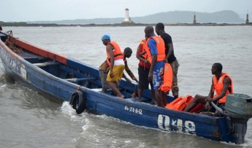 مصرع 7 تلميذات بانقلاب قارب في غينيا