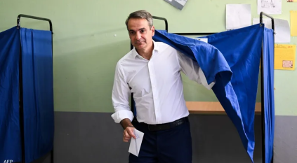 فوز حزب ميتسوتاكيس بفارق كبير في الانتخابات البرلمانية باليونان