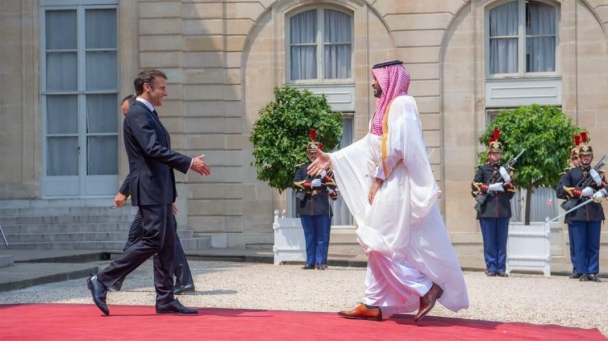 ولي العهد يبحث في باريس التعاون بين الشركات الفرنسية والسعودية