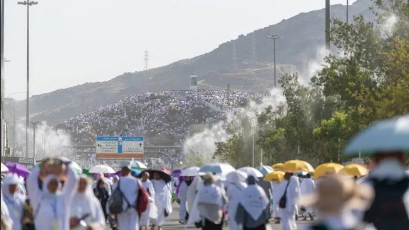 وزير الحج: تفويج أكثر من مليون و800 ألف حاج على صعيد عرفات بنجاح