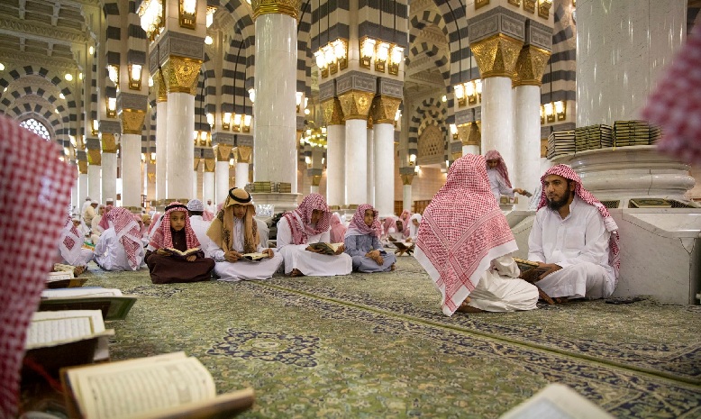 دورة مكثفة لحفظ القرآن الكريم والمتون في المسجد النبوي