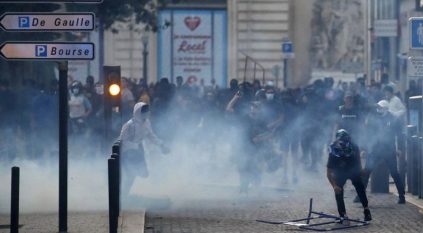 مطالبات لماكرون بالتصدي لوحشية الشرطة في فرنسا
