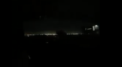 العراق يغرق في ظلام دامس بعد حريق محطة الكهرباء بالبصرة
