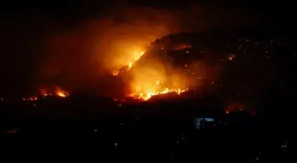 النيران تحاصر المواطنين على الطرق السريعة في إيطاليا