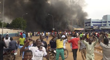 نهب وهتافات لـ روسيا بعد انقلاب النيجر