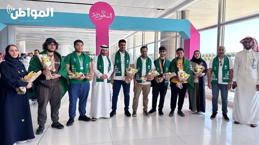 المنتخب السعودي للأحياء يصل أرض الوطن و”المواطن” توثق استقبال الأبطال