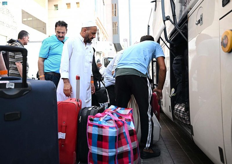 الحجاج يغادرون مكة المكرمة بعد إتمام مناسك الحج