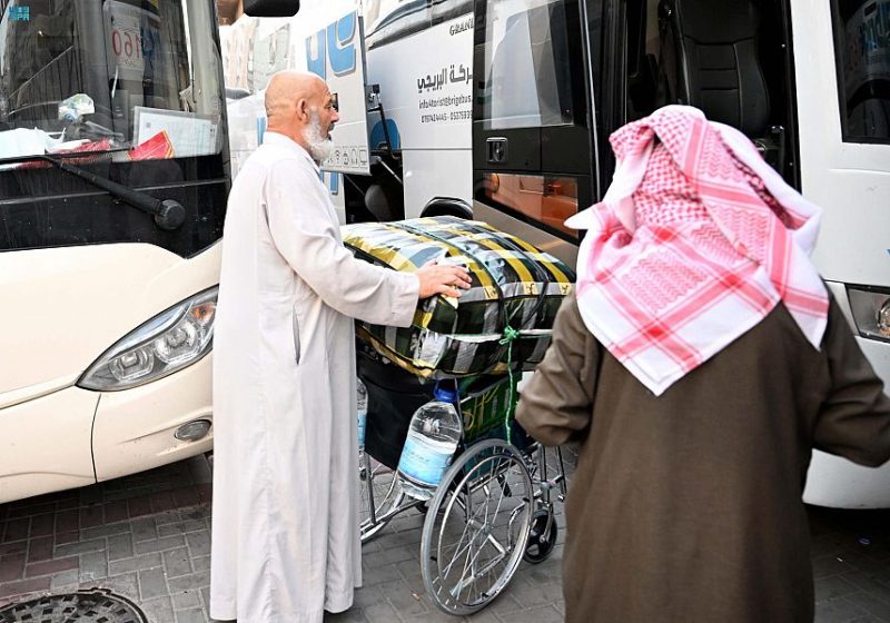 الحجاج يغادرون مكة المكرمة بعد إتمام مناسك الحج