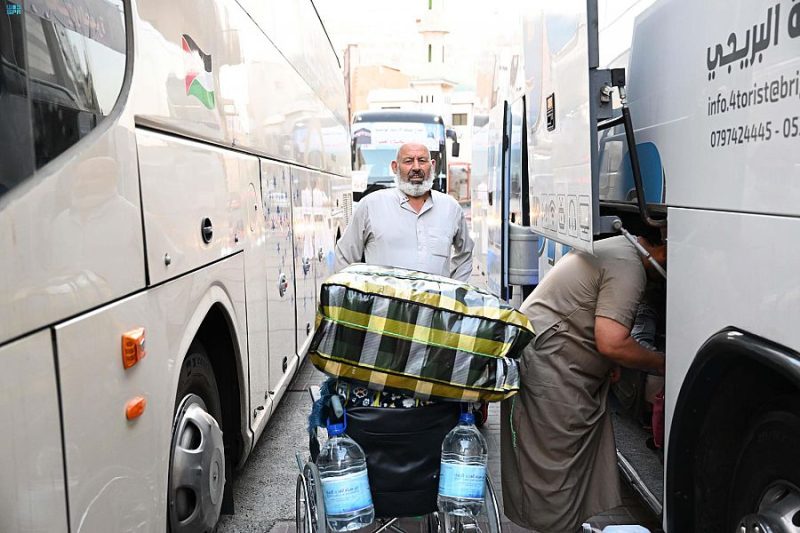 الحجاج يغادرون مكة المكرمة بعد إتمام مناسك الحج