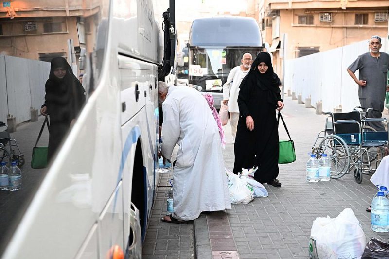 الحجاج يغادرون مكة المكرمة بعد إتمام مناسك الحج