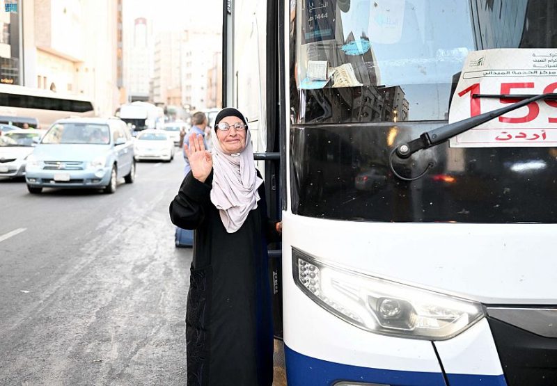 الحجاج يغادرون مكة المكرمة بعد إتمام مناسك الحج