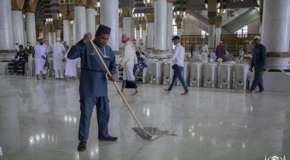 تطهير المسجد النبوي بأكثر من 600 معدة يوميًّا